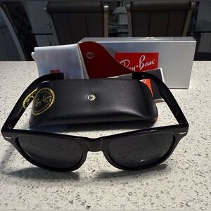 Ray-Ban Brand new Wayfarer Classic Black Sunglasses